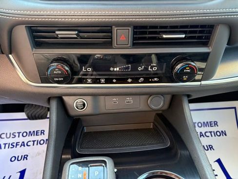 Used 2023 Nissan Rogue SV AWD/4WD image 19