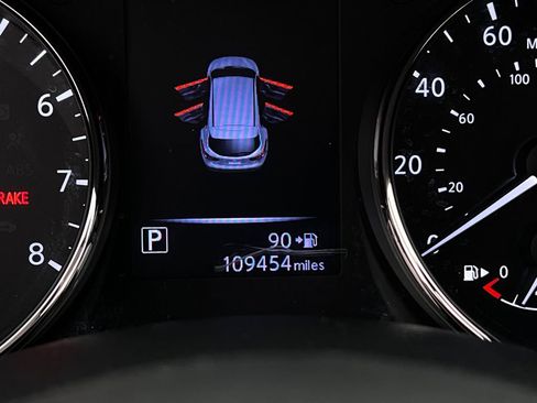 Used 2018 Nissan Rogue Sport SV w/ SV Technology Package AWD/4WD image 17