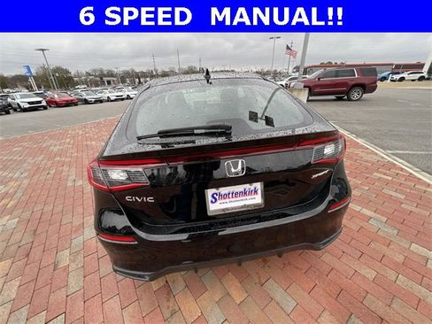 Used 2022 Honda Civic Sport image 32