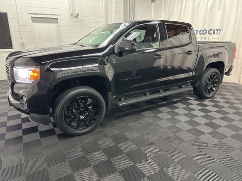 Used 2022 GMC Canyon Denali w/ Denali Black Edition Package image 5