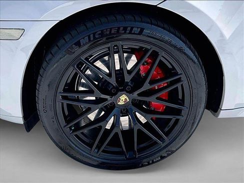 Used 2022 Porsche Macan GTS AWD/4WD image 10