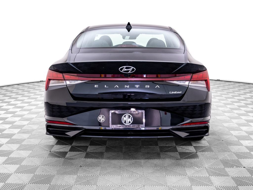 Used 2023 Hyundai Elantra Limited w/ Cargo Package FWD image 5