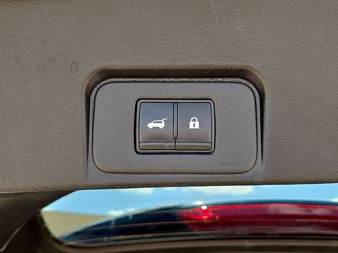 Used 2025 Nissan Rogue SV AWD/4WD image 14