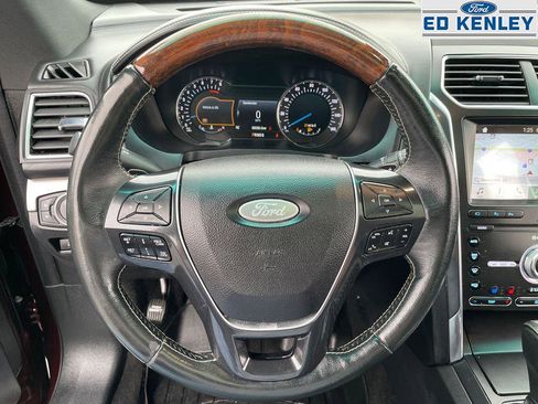 Used 2019 Ford Explorer Platinum image 17
