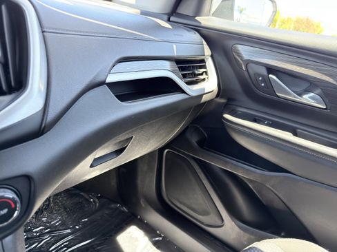 Used 2024 GMC Terrain SLE FWD image 34