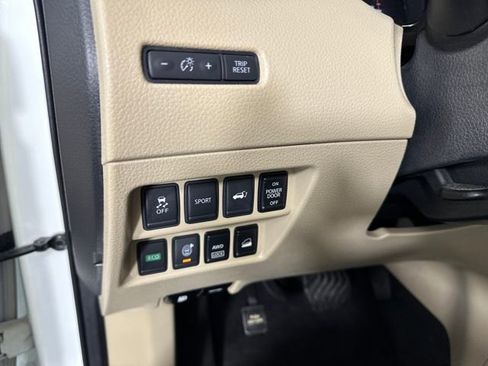 Used 2016 Nissan Rogue SV w/ SV Premium Package image 18