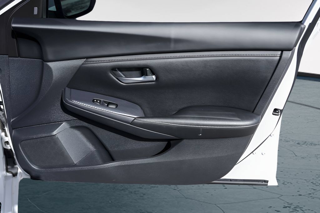 Used 2024 Nissan Sentra SV FWD image 28