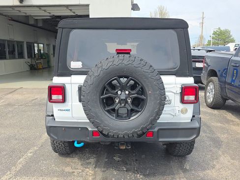 Used 2024 Jeep Wrangler Unlimited image 4