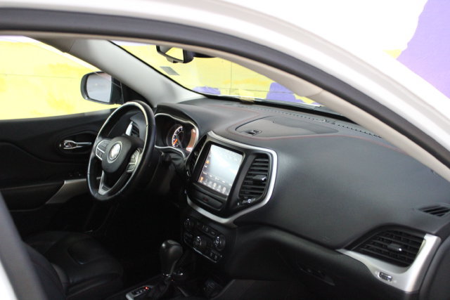 Used 2018 Jeep Cherokee Trailhawk AWD/4WD image 10