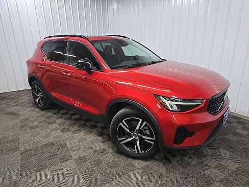 Used 2024 Volvo XC40 B5 Core image 7