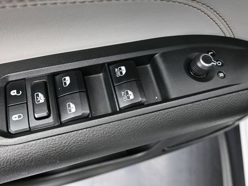 Used 2024 Jeep Compass Limited AWD/4WD image 9