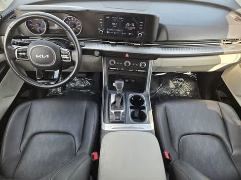 Used 2024 Kia Carnival LX FWD image 10
