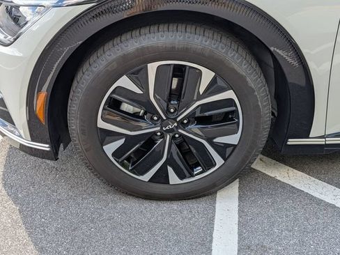 Used 2022 Kia EV6 Wind RWD image 9