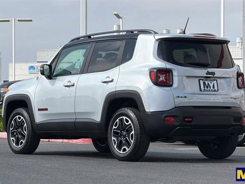 Used 2017 Jeep Renegade Trailhawk w/ Premium Trailhawk Package AWD/4WD image 6