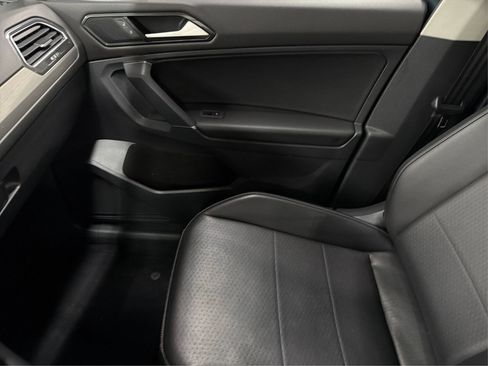 Used 2018 Volkswagen Tiguan SEL FWD image 38