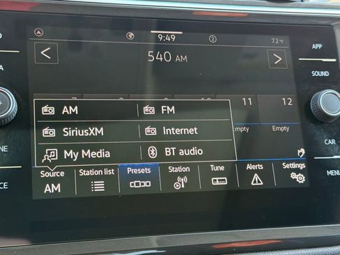 Certified 2023 Volkswagen Tiguan SE w/ Panoramic Sunroof Package image 10