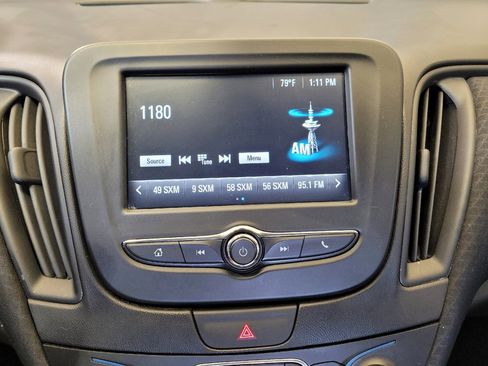 Used 2017 Chevrolet Malibu LT FWD image 25