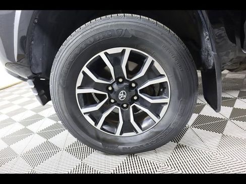 Used 2022 Toyota Tacoma TRD Sport w/ TRD Premium Sport Package image 28