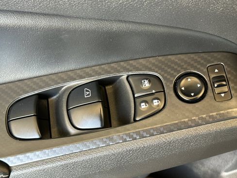 Used 2025 Nissan Altima 2.5 SV FWD image 12