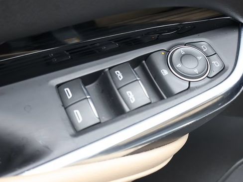 Used 2024 Cadillac XT4 Luxury w/ Cold Weather Package FWD image 13