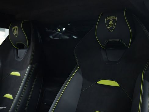 Used 2024 Lamborghini Huracan Sterrato image 31