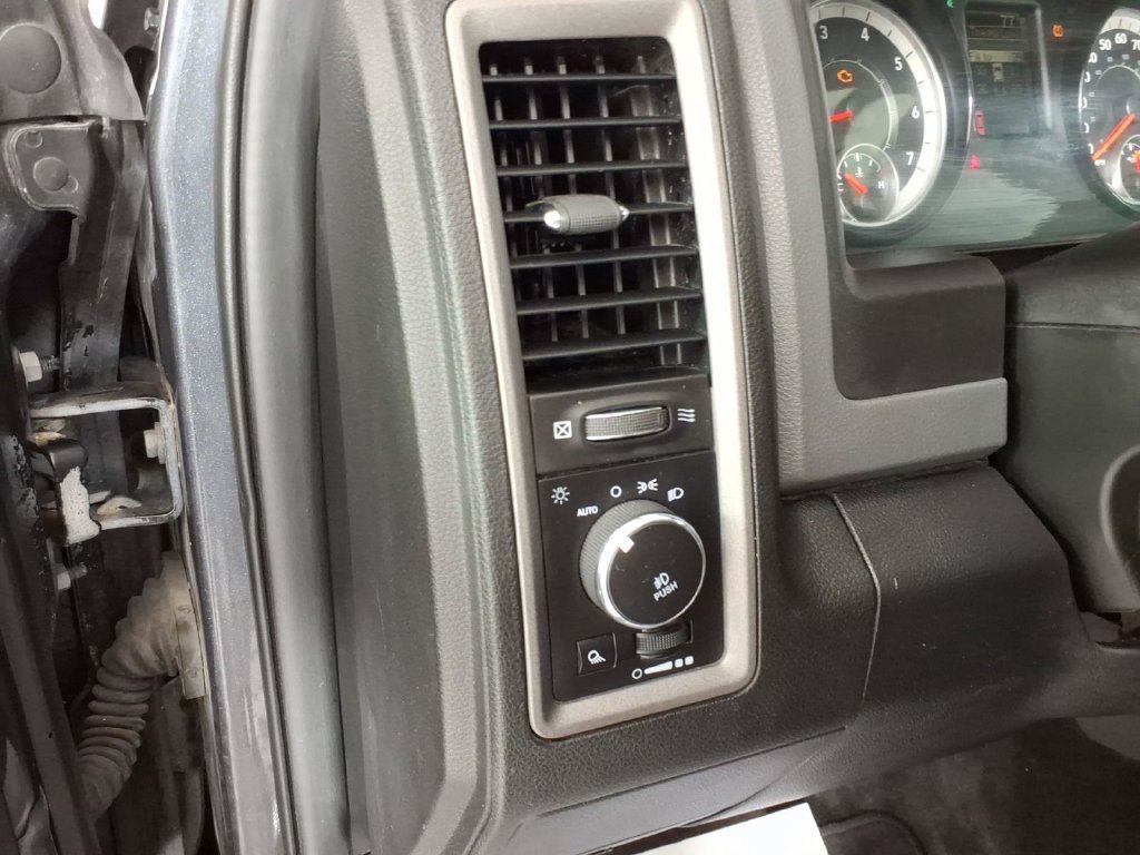 Used 2017 RAM 1500 Express AWD/4WD image 15