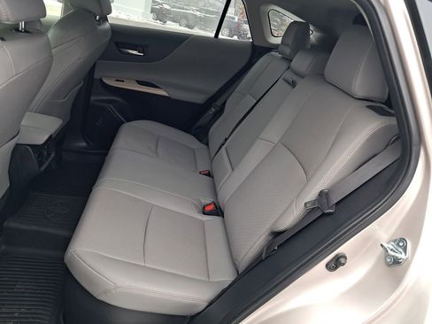 Used 2022 Toyota Venza Limited image 12