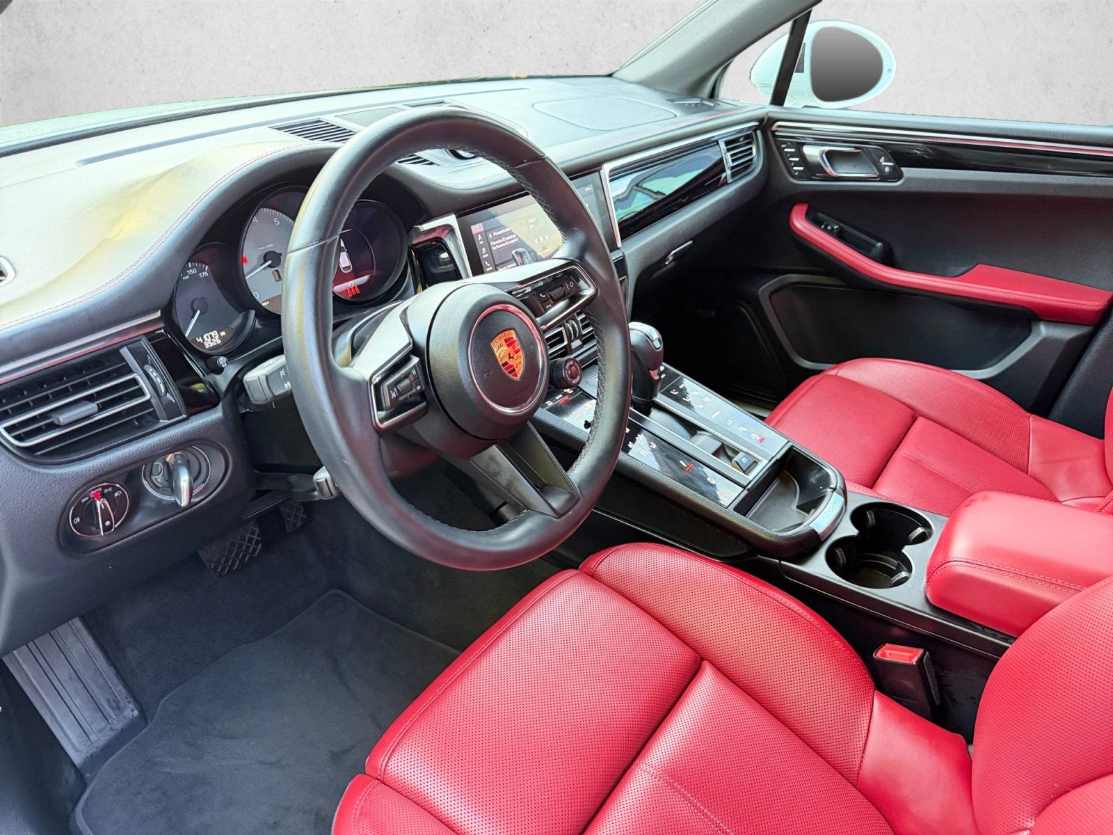 Used 2022 Porsche Macan S AWD/4WD image 10