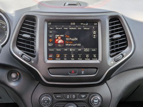 Used 2022 Jeep Cherokee Trailhawk w/ Sun, Sound & Nav Group AWD/4WD image 17
