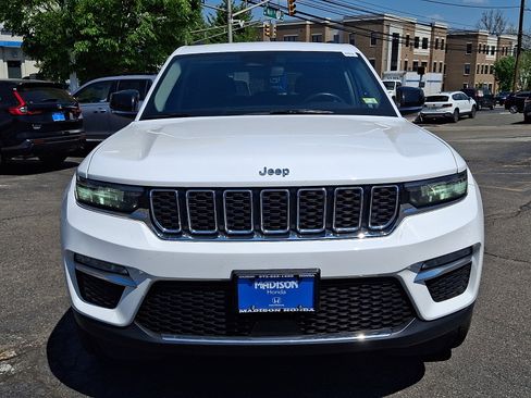 Used 2022 Jeep Grand Cherokee Limited AWD/4WD image 2