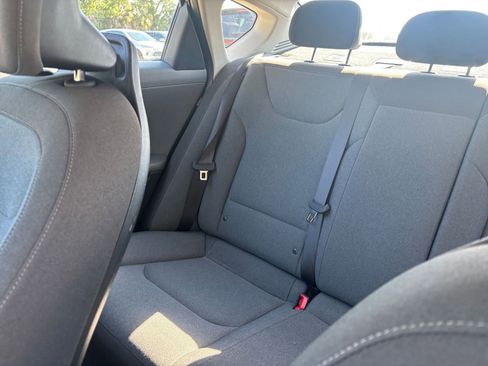 Used 2025 Kia K4 LXS image 41