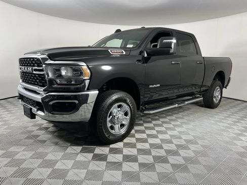 Used 2024 RAM 2500 Big Horn w/ Bed Utility Group image 3