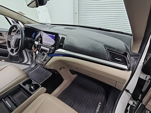 Used 2024 Honda Odyssey Touring image 38
