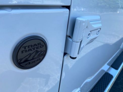 New 2025 Jeep Gladiator Sport image 10