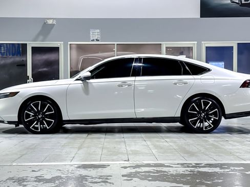 Used 2024 Honda Accord Touring image 2