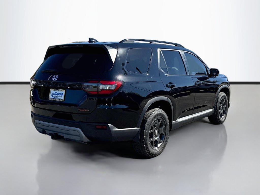 Used 2025 Honda Pilot TrailSport image 7
