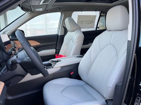 New 2026 Toyota Grand Highlander AWD image 19