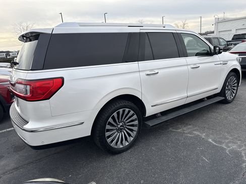 Used 2019 Lincoln Navigator L Reserve image 10