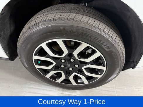 Used 2023 Ford Maverick Lariat w/ Lariat Luxury Package FWD image 13