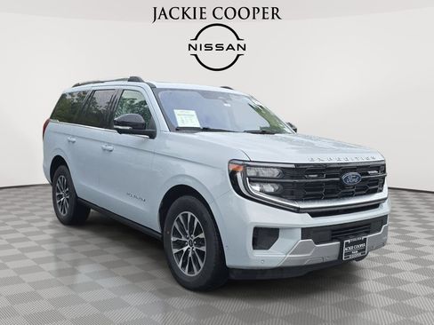 Used 2025 Ford Expedition Platinum AWD/4WD image 3