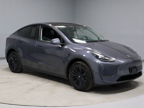 Used 2023 Tesla Model Y Long Range image 1