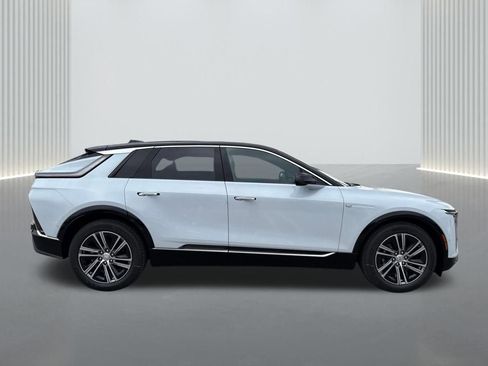 New 2026 Cadillac Lyriq Luxury image 4