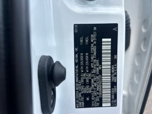 Used 2023 Toyota Highlander XLE image 18