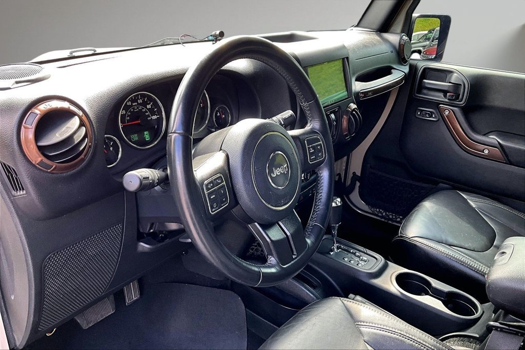 Used 2018 Jeep Wrangler Unlimited Sahara w/ Connectivity Group AWD/4WD image 18