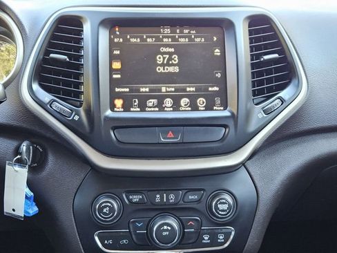 Used 2015 Jeep Cherokee Trailhawk w/ Leather Interior Group image 22