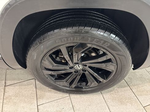 Used 2022 Volkswagen Atlas SE w/ Black Wheel Package image 15