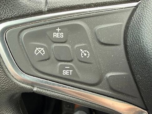 Used 2018 Chevrolet Equinox LS FWD image 21