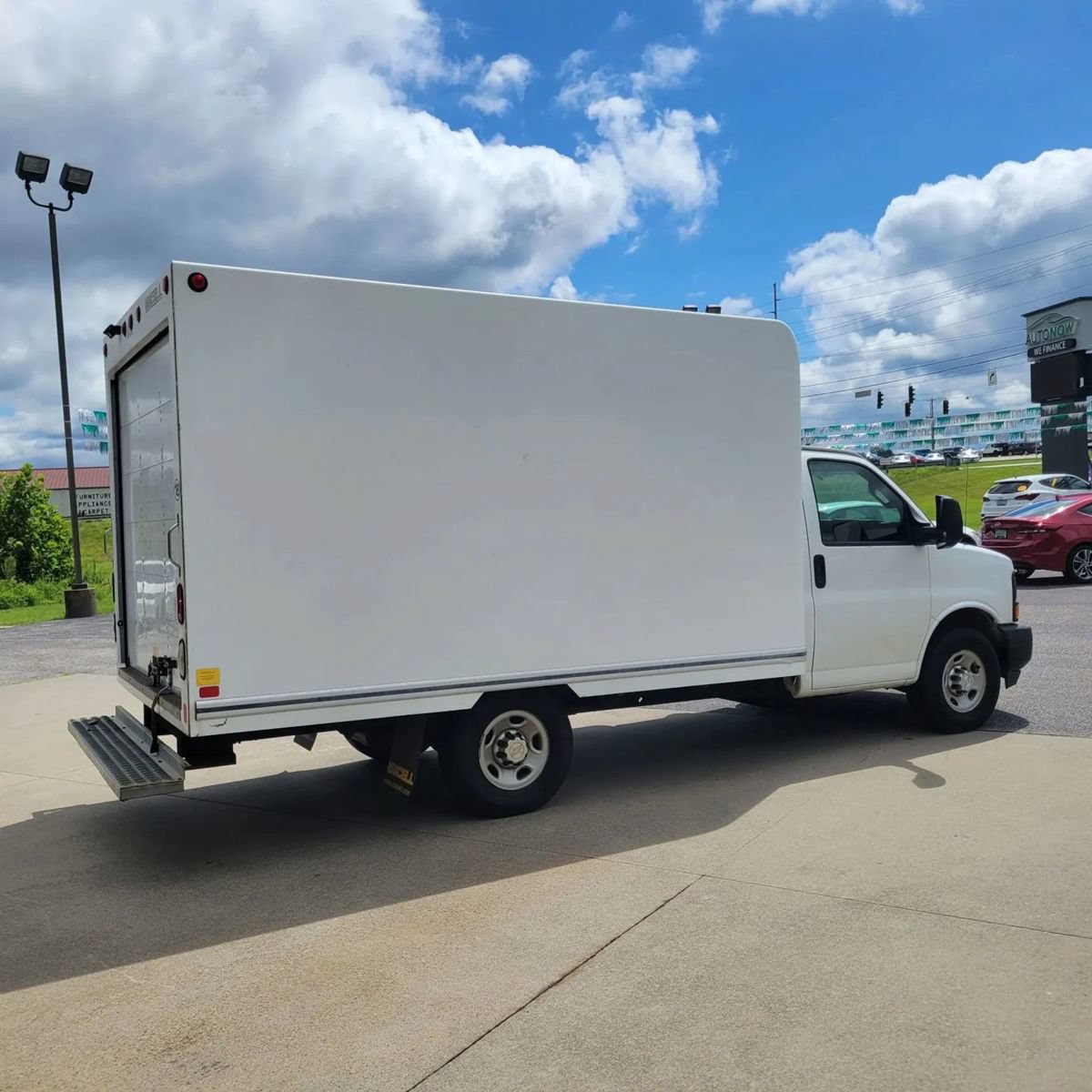 Used 2017 Chevrolet Express 3500 RWD image 4