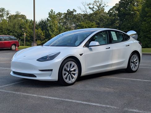 Used 2021 Tesla Model 3 Standard Range Plus RWD image 5