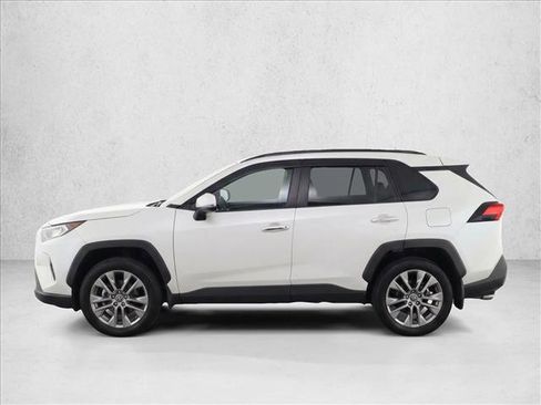 Used 2019 Toyota RAV4 Limited FWD image 4